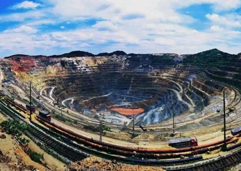 竞价341次，，辽宁一磷铁矿出让额超1.4亿